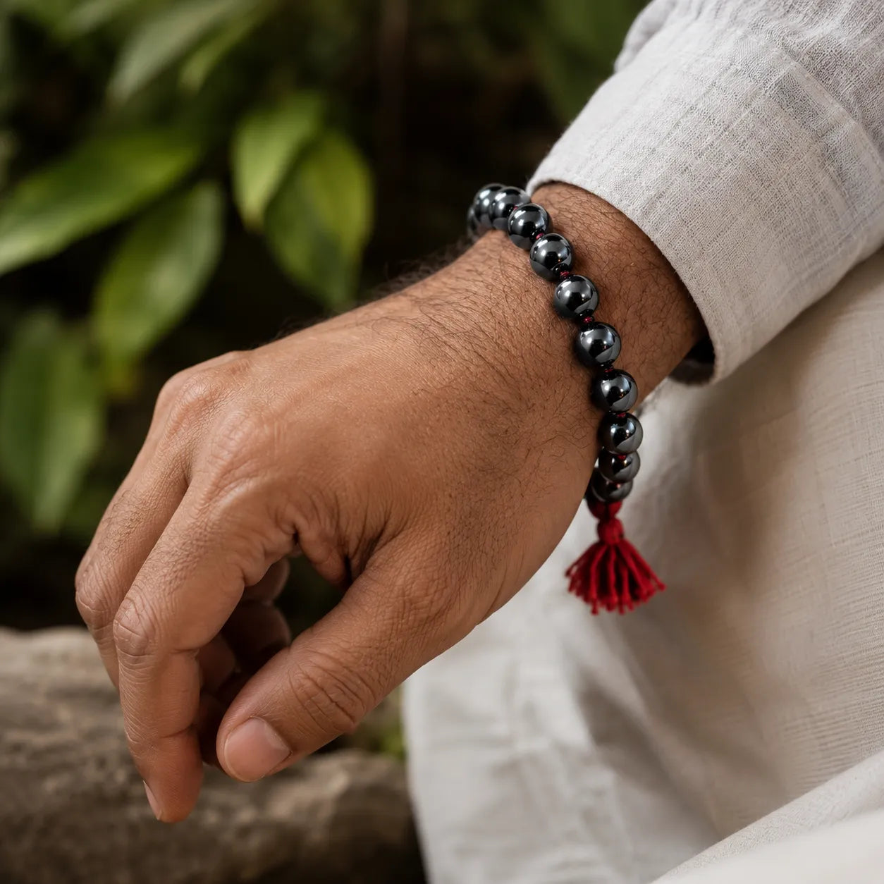 10MM Magnet Stone Bracelet Berkho with Natural Magnetic Hematite Beads and Metallic Black Finish
